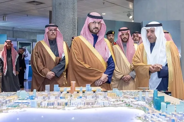 زار عجائب التلال و مركز الزوار.. نائب أمير الشرقية في الجبيل