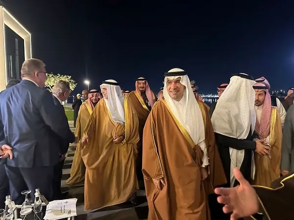 يحدث الآن.. وزير البلديات والإسكان في القطيف