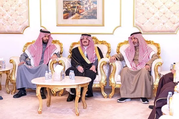 أمير الشرقية يعزي عائلة السماري