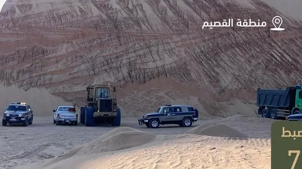 ضبط 7 مواطنين و مقيمين يجرفون التربة في القصيم