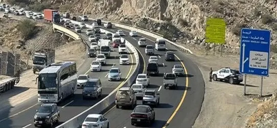الطائف.. منع الشاحنات من عبور السيل الكبير كل خميس وسبت