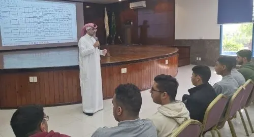 مدير عام التدريب التقني بالشرقية يلتقي بمتدربي تقنية القطيف