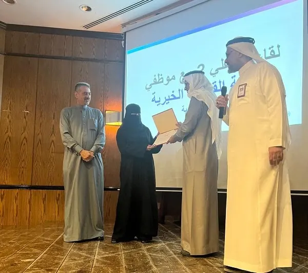 جمعية القطيف تكرم موظفيها المتميزين