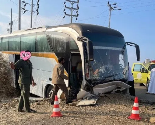 مكة.. إصابة طالبات انحرفت حافلتهن على طريق الكامل
