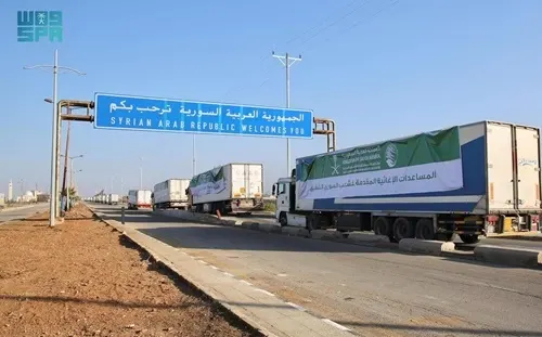 60 شاحنة إغاثة سعودية عبرت الحدود السورية