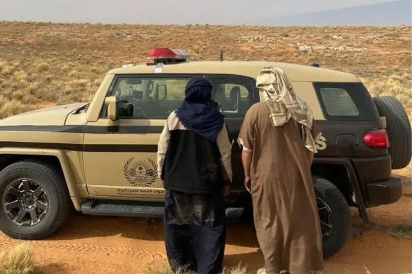 ضبط ناقل حطب محلي وقاطعيْ مسيجات محمية ملكية