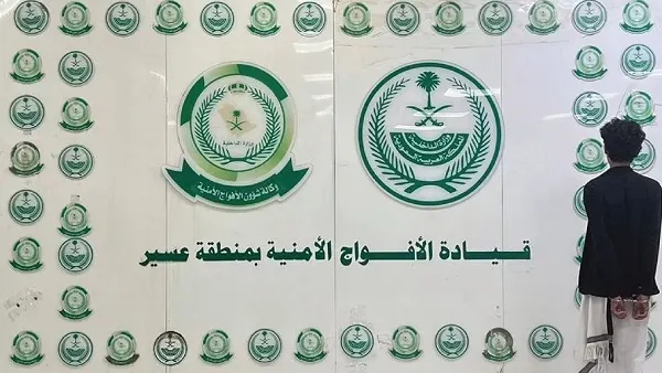 القبض على ناقل 3 مخالفين في عسير