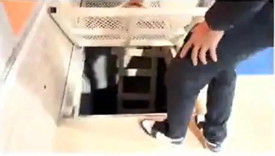 الكويت.. إخراج مزور جنسية من نفق سري في مزرعة