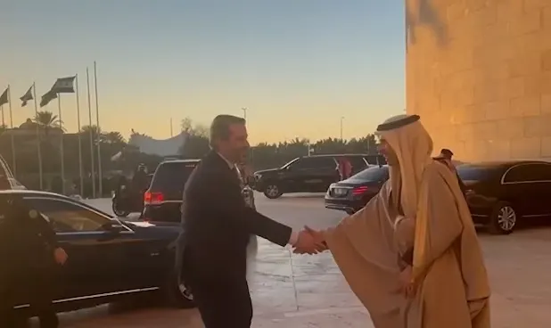 الأمير فيصل بن فرحان يستقبل وزير خارجية الإدارة السورية الجديدة