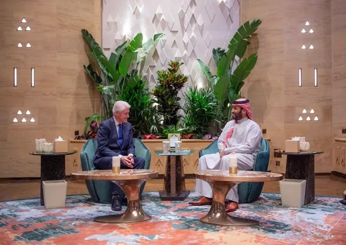 ولي العهد يستقبل “كلينتون”