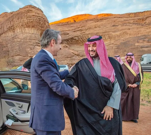 العلا.. ولي العهد يستقبل في رئيس وزراء اليونان