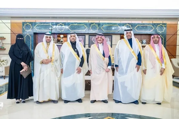 أمير الشرقية يتسلم التقرير السنوي لإنجازات جامعة حفر الباطن