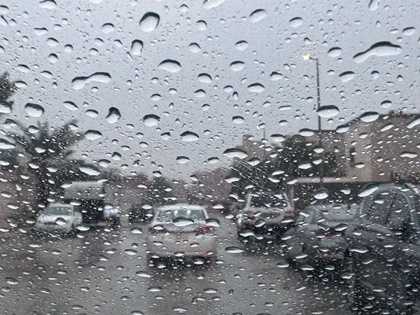 تحذير أمطار الساحل الشرقي يتحول من البرتقالي إلى الأصفر