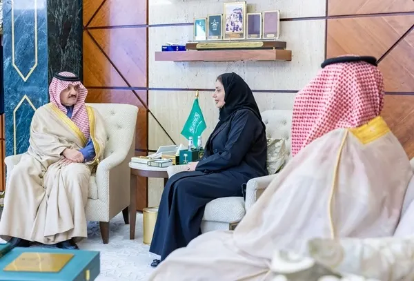 أمير الشرقية يتسلم التقرير السنوي للأحوال المدنية