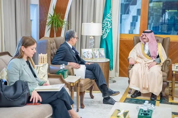 أمير الشرقية يستقبل السفير الإيطالي