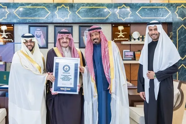 أمير الشرقية يتسلم شهادة تسجيل القرية الشعبية في “غينيس”