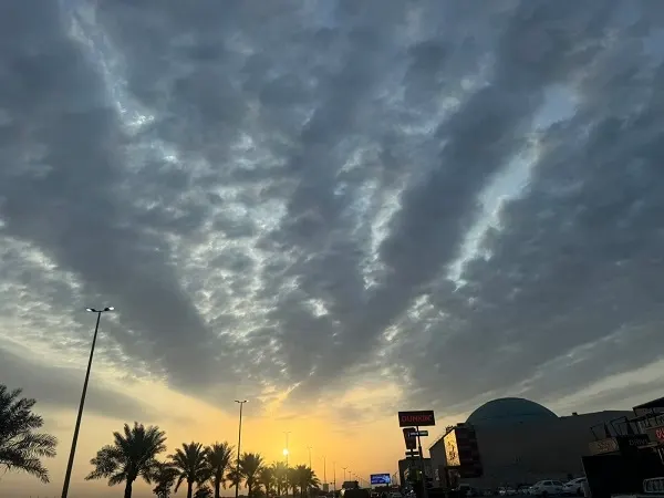 غروب الشمس في سماء القطيف