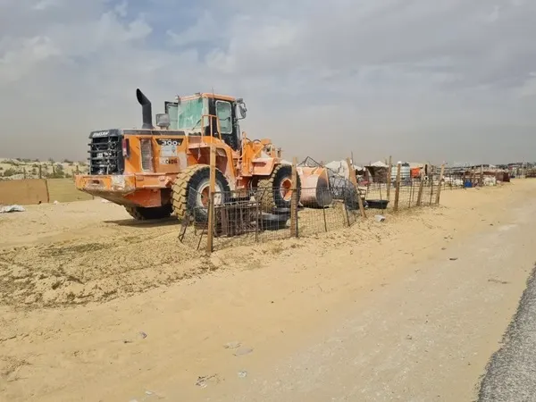 حملة خماسية تضبط وتزيل 18 مخيمًا عشوائيًا غرب الدمام