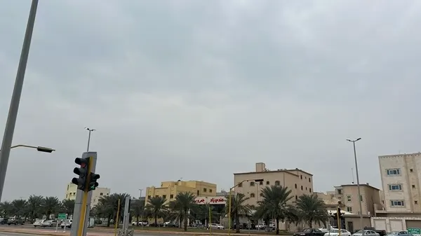 القطيف.. تراجع في درجات الحرارة واستمرار الأمطار حتى 11 م