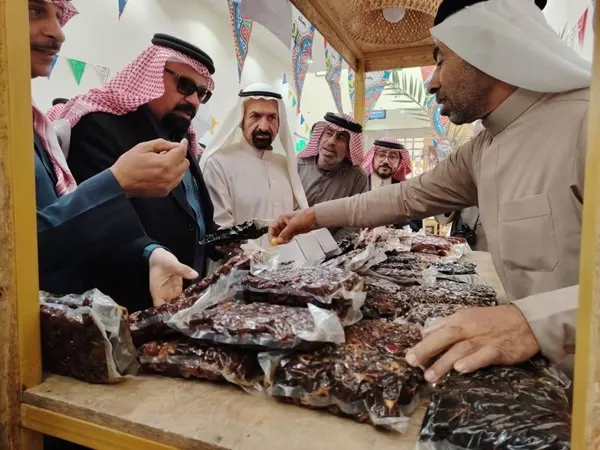 القطيف.. 5 أيام من التوعية في التمور في سوق الخضار