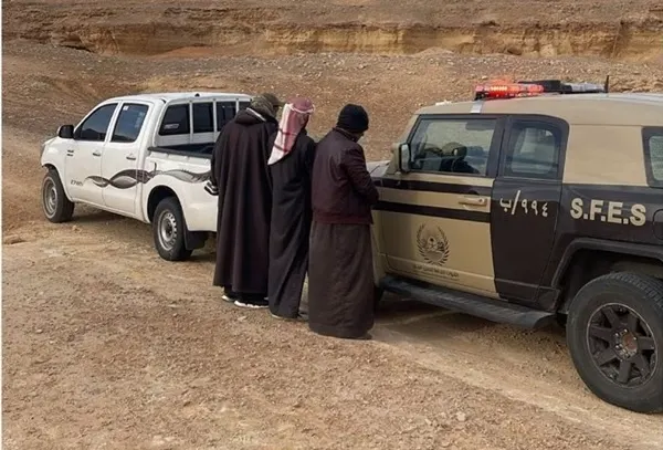 ضبط قاطعي مسيجات محمية ملكية وتاجر حطب في الرياض وعسير