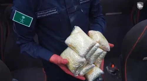 في منفذ الوديعة.. ضبط حافلة و شاحنة ملغومتين بكبتاجون و حشيش
