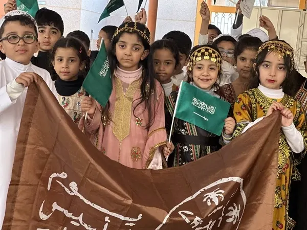 على مدار أسبوعين.. مدارس القطيف تحتفي بيوم التأسيس