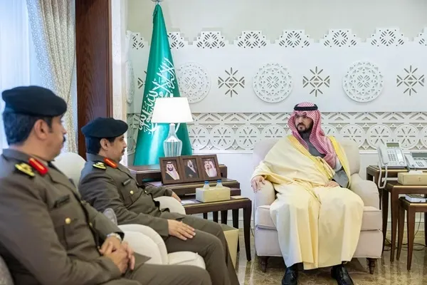 الأمير سعود بن بندر يستقبل مدير شرطة المنطقة ونائبه