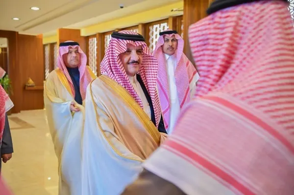 أمير الشرقية ونائبه يستقبلان المهنئين بشهر رمضان