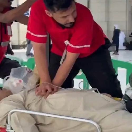 إنقاذ معتمر عراقي توقف قلبه في المسجد الحرام