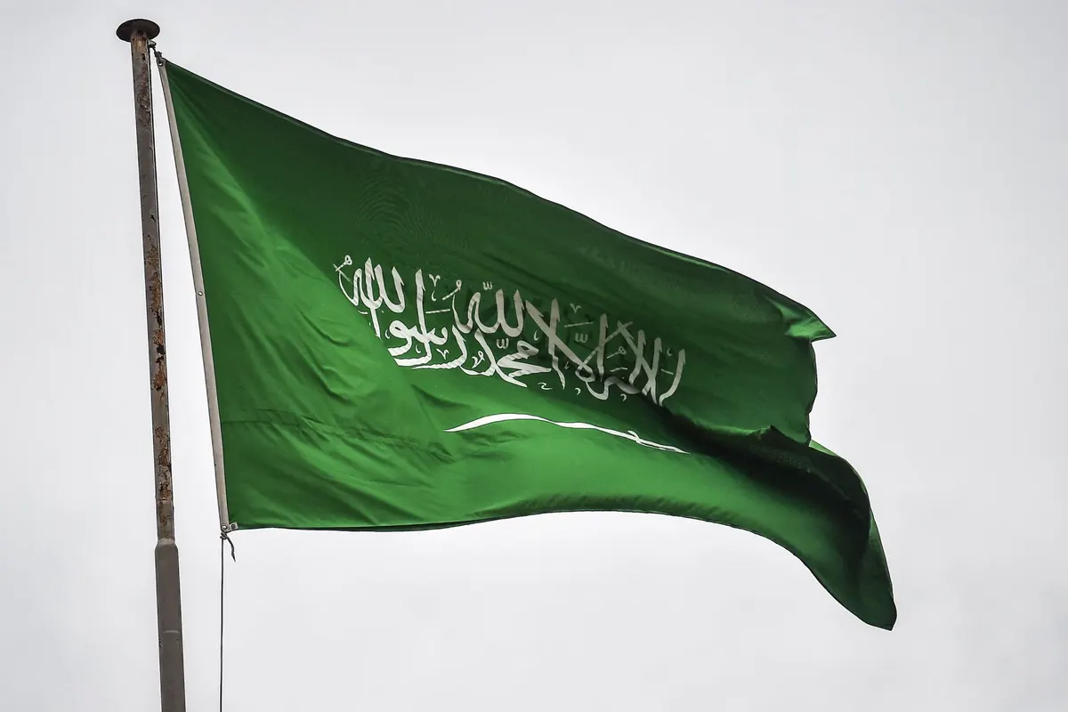 الأمن العام يذكّر: 13 محظوراً في العلم الوطني مهما كانت الظروف