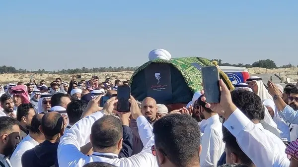 عمامة الشيخ النمر تعلو نعشه في مقابر الجش
