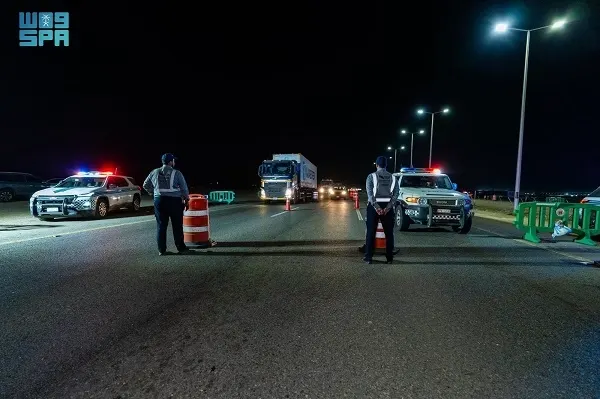 حجز وتغريم 25 شاحنة أجنبية مخالفة