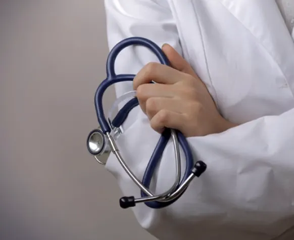 الرياض.. التحقيق مع طبيب انتهك خصوصية المرضى