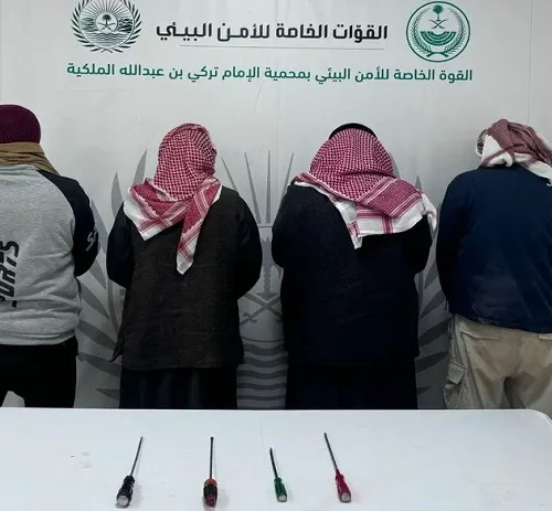 ضبط 4 مواطنين قطعوا مسيجات محمية ملكية