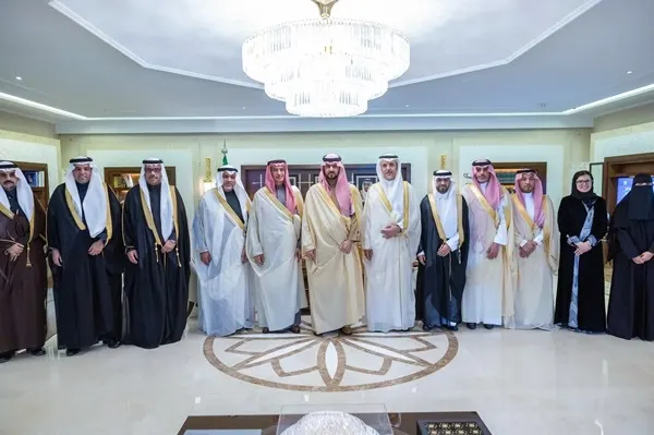 نائب أمير الشرقية يتسلم التقرير السنوي للقطاع الشرقي الصحي