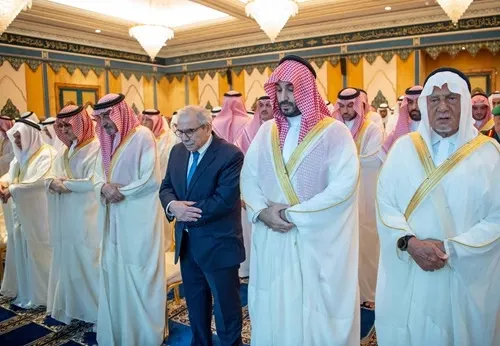 ولي العهد يؤدي صلاة العيد مع جموع المصلين في المسجد الحرام