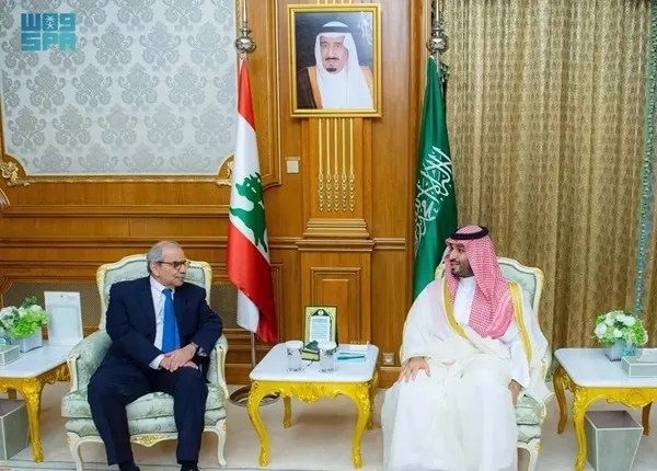 ولي العهد ورئيس وزراء لبنان يبحثان مستجدات الأوضاع في المنطقة