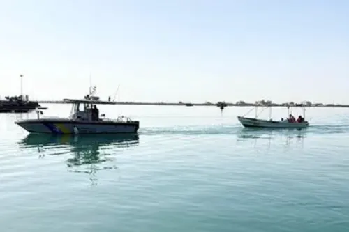 ينبع.. إنقاذ مواطنين تعطل قاربهما في عرض البحر
