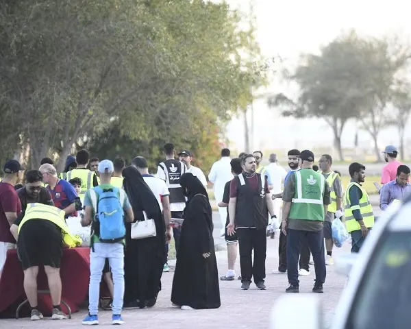 “بيئة ورياضة” تجمع 100 متطوع لتنظيف كورنيش دارين