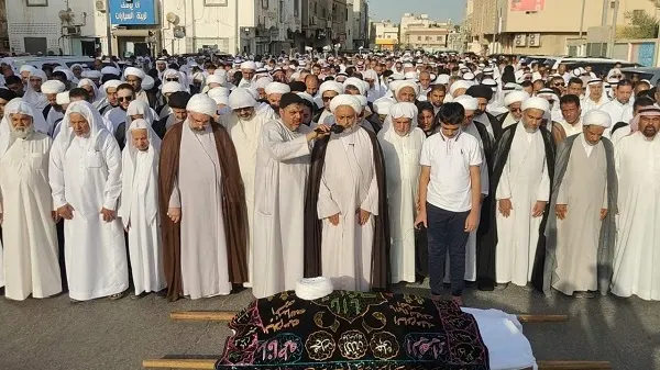 نهر بشري يشيع جثمان الشيخ محمد البناي