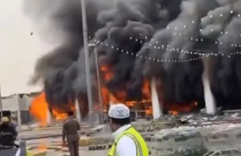 الأحساء.. الدفاع المدني يكافح حريقاً التهم محال تجارية