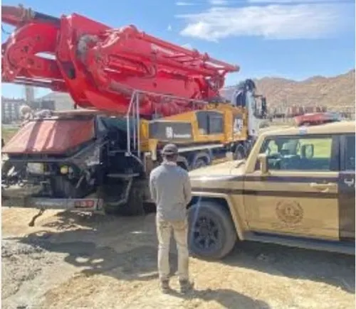 ضبط مصري أفرغ الخرسانة فوق التربة في عسير