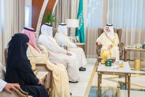 أمير الشرقية يطلع على تقرير “الإرشاد المهني” لجامعة حفر الباطن