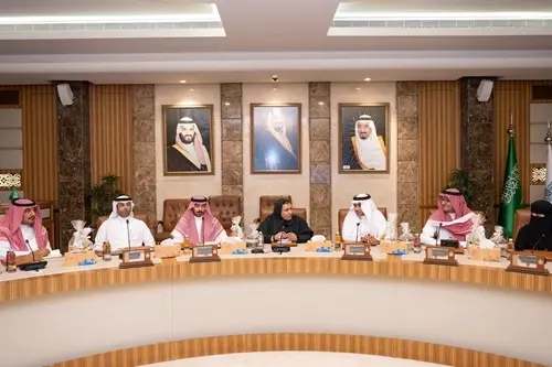 “البلديات” و “الأمانة” تبحثان تسهيل التراخيص للباعة المتجولين في الشرقية