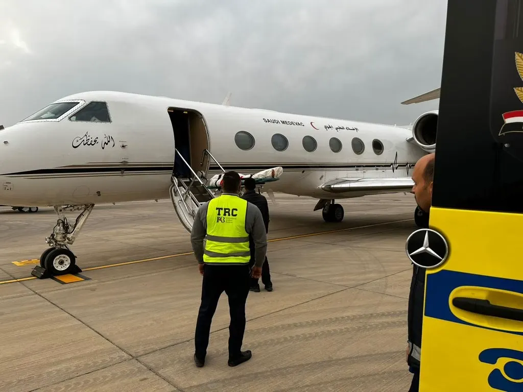 إخلاء طبي عاجل لمواطن من القاهرة