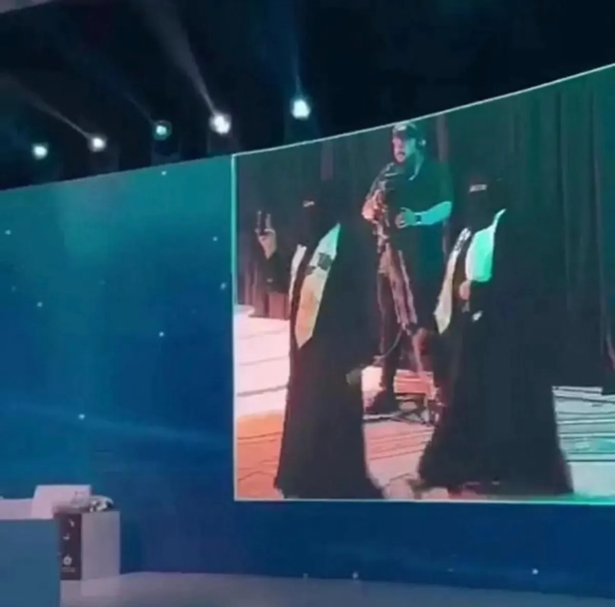 بشاير الرويلي تحتفل بتخرجها من برنامج “المدرب الصحي”