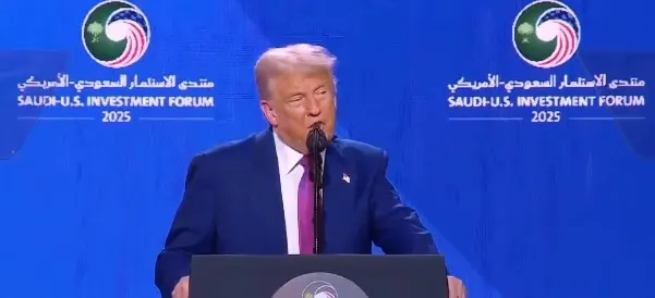 ترامب يعلن في الرياض رفع العقوبات عن سوريا