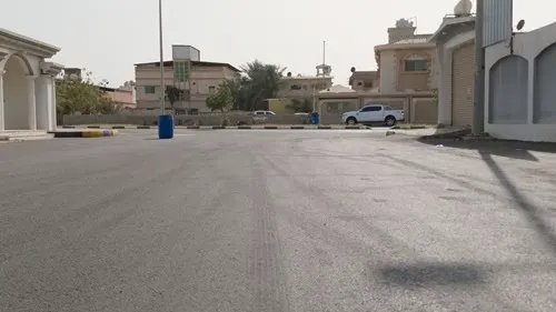 بدء تطوير وسفلتة شوارع عنك