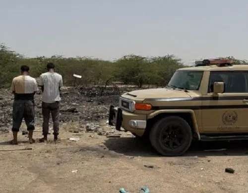مكة.. ضبط يمنيين لوثا التربة بحرق مخلفات